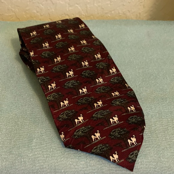 Big Dogs Classic Silk Tie Jacquard Foulard St Bernard Trees Burgundy & Green - Picture 1 of 6